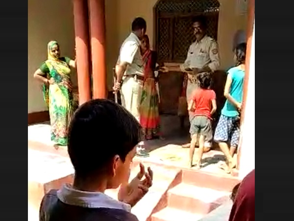 Viral video: UP Police Inspector abused to Women Viral video: UP Police Inspector abused to Women