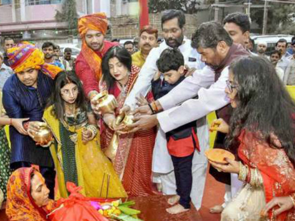 रामविलास पासवान ने भी मनाया छठ