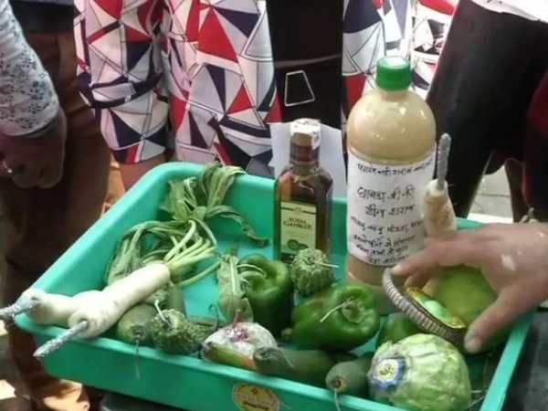 Delhi traders protest against SC order on green crackers by putting firecrackers inside vegetables Delhi traders protest against SC order on green crackers by putting firecrackers inside vegetables