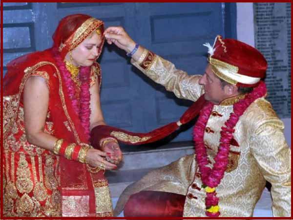 spanish couple get married in agra through indian tradition spanish couple get married in agra through indian tradition