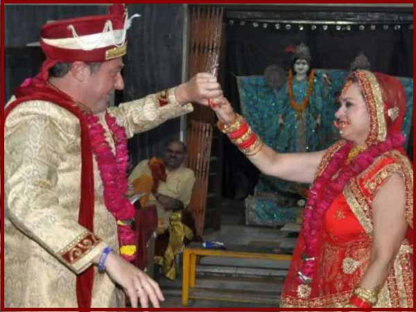 spanish couple get married in agra through indian tradition spanish couple get married in agra through indian tradition