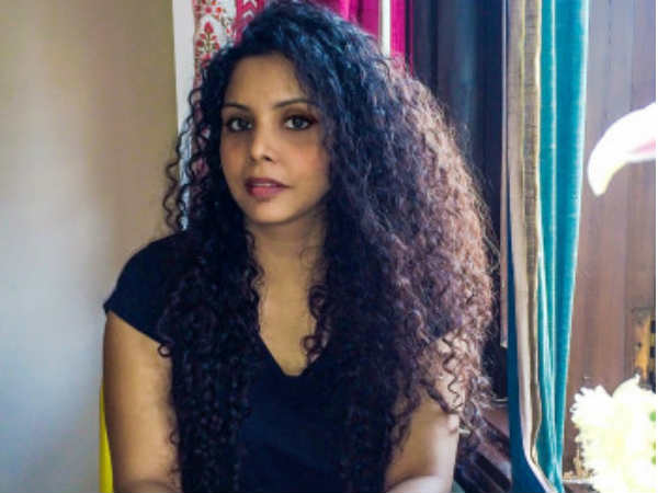 नंबर शेयर होते ही लोग वॉट्सऐप पर पूछने लगे एक रात की कीमत
