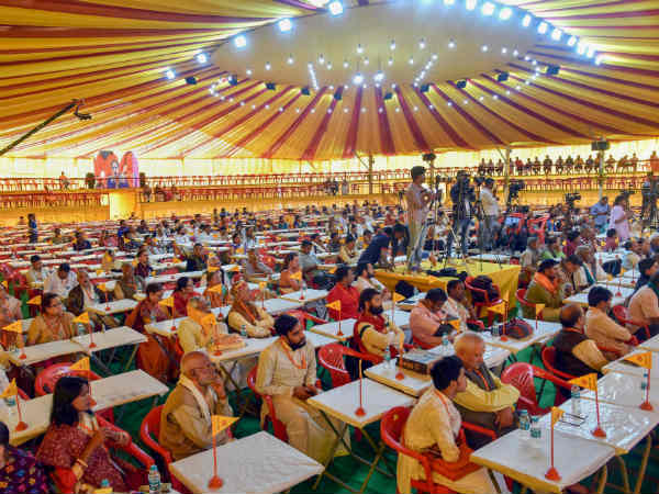 योगी सरकार की आलोचना