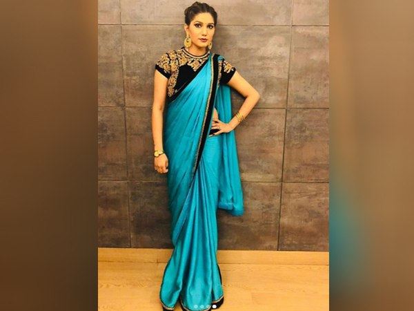 सुर्खियों में सपना का टैटू लुक