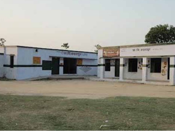 उनकी कपड़े उतारकर तलाशी ली गई