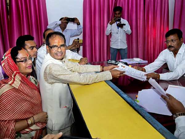 शिवराज की सालाना आय से लगभग दोगुनी है उनकी पत्नी की आय