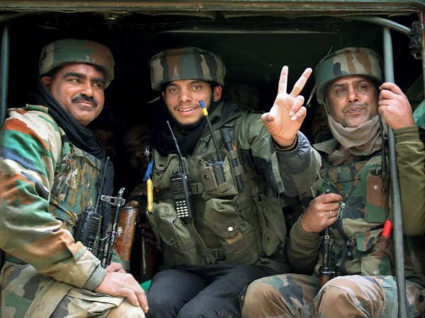 लाल चौक पर सेल्फी के साथ किया सेना को चैलेंज