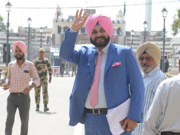 Pak PM Imran Khan invites Navjot Sidhu for Kartarpur Sahib corridor ceremony Pak PM Imran Khan invites Navjot Sidhu for Kartarpur Sahib corridor ceremony