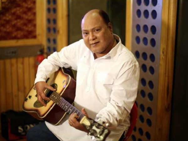 जाने माने गायक मोहम्मद अजीज का निधन, मुंबई एयरपोर्ट पर पड़ा था दिल का दौरा जाने माने गायक मोहम्मद अजीज का निधन, मुंबई एयरपोर्ट पर पड़ा था दिल का दौरा