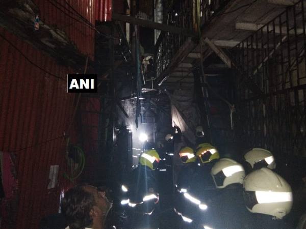 Mumbai: Fire breaks out at a slum in Bandra Shastri Nagar Mumbai: Fire breaks out at a slum in Bandra Shastri Nagar