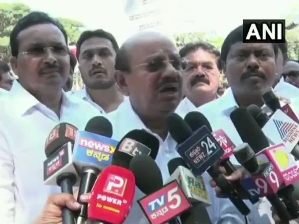 PM Should Quit if he Has Any Self-respect, Says Congress Leader On Demonetisation PM Should Quit if he Has Any Self-respect, Says Congress Leader On Demonetisation
