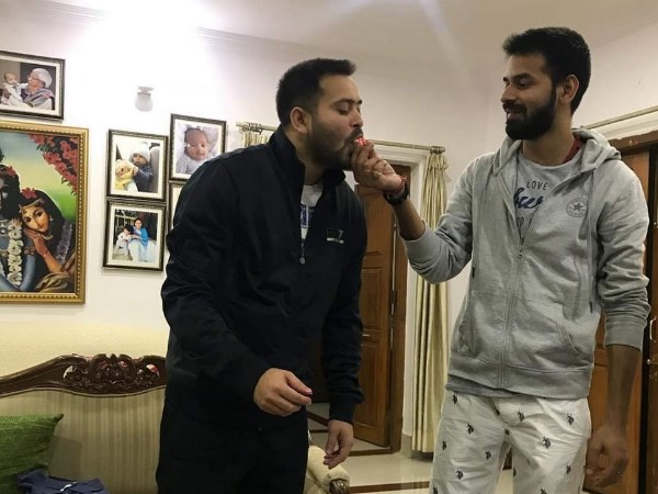 भाई के साथ जन्मदिन मनाने के इंतजार में तेजस्वी प्रसाद यादव तीन दिनों से दिल्ली पहुंचे