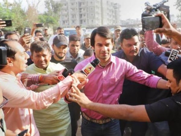 केवल मीडिया के लोग ही उनके गायब होने की खबरें चला रहे हैं