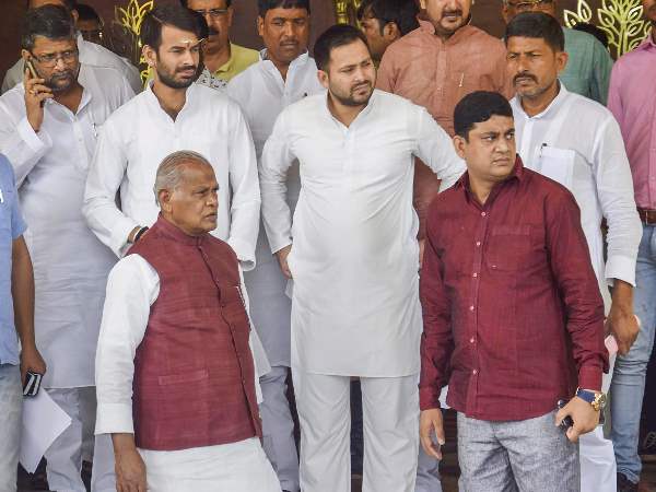 मीडिया के सवालों पर भड़के तेजस्वी