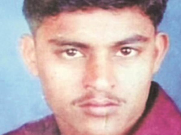 बिल्डरों के ऑफिसों में आग लगवाने के लिए सोहराबुद्दीन शेख, तुलसीराम और आजम खान जैसे अपराधियों का इस्तेमाल किया