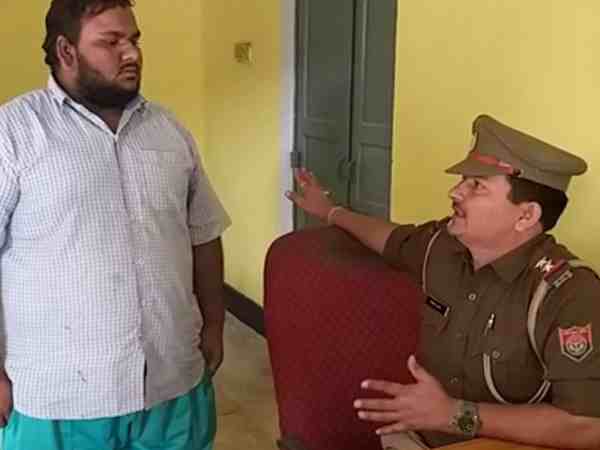 यूपी: पाकिस्तानी व्हाट्सऐप ग्रुप का एडमिन इस शहर से हुआ गिरफ्तार, देश विरोधी पोस्ट शेयर करने का है आरोप यूपी: पाकिस्तानी व्हाट्सऐप ग्रुप का एडमिन इस शहर से हुआ गिरफ्तार, देश विरोधी पोस्ट शेयर करने का है आरोप