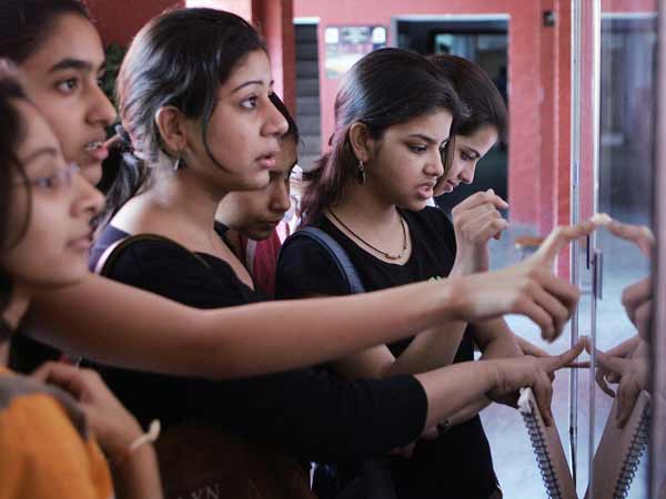 प्रश्नों के हैं गलत आंसर