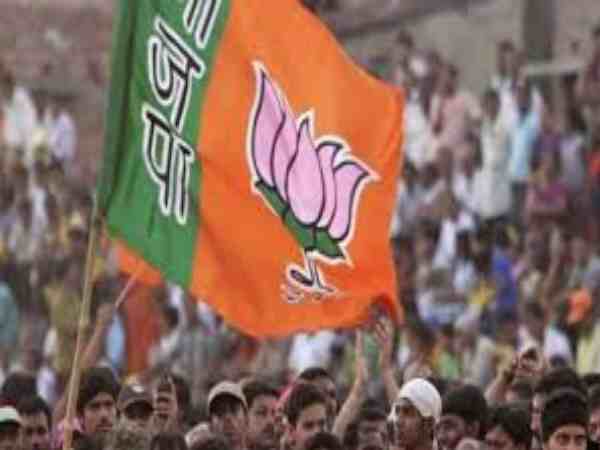 'अपनों' पर जमकर बरसा बीजेपी का प्यार