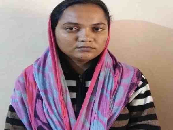 यूपी: युवकों को मिलने के लिए बुलाकर महिला ने बनाया बंधक, की 8 लाख की डिमांड यूपी: युवकों को मिलने के लिए बुलाकर महिला ने बनाया बंधक, की 8 लाख की डिमांड
