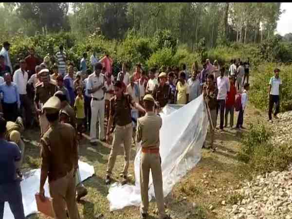 यूपी: रेलवे ट्रैक पर काम कर रहे चार गैंगमैन की ट्रेन से कट जाने से हुई मौत यूपी: रेलवे ट्रैक पर काम कर रहे चार गैंगमैन की ट्रेन से कट जाने से हुई मौत