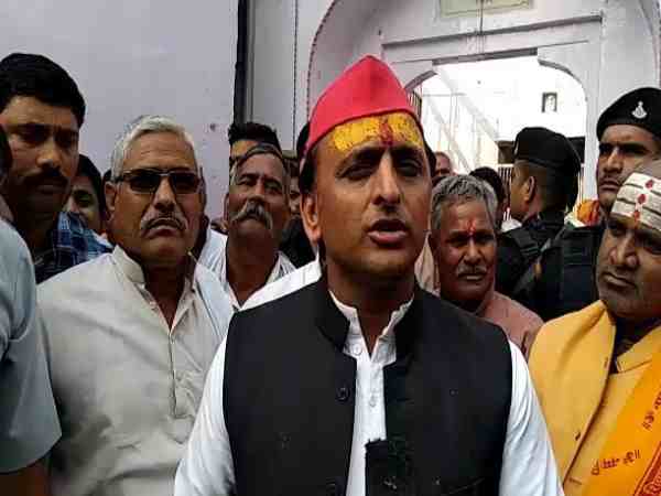 यूपी: परिवार सहित आगरा पहुंच अखिलेश यादव ने किए भगवान के दर्शन, भाजपा पर जमकर साधा निशाना यूपी: परिवार सहित आगरा पहुंच अखिलेश यादव ने किए भगवान के दर्शन, भाजपा पर जमकर साधा निशाना