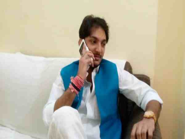 यूपी: गृह कलेश से बचने के लिए तेज प्रताप ने ली मा विंध्यवासिनी की शरण, करा रहे हैं पूजा-पाठ यूपी: गृह कलेश से बचने के लिए तेज प्रताप ने ली मा विंध्यवासिनी की शरण, करा रहे हैं पूजा-पाठ