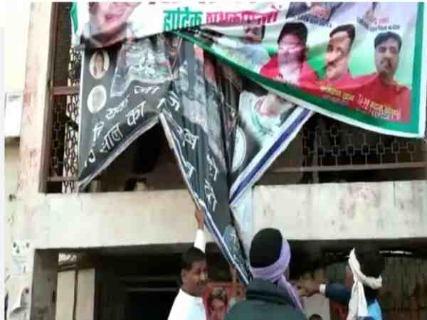 MP: कांग्रेस पार्टी में नहीं थम रहा विरोध का सिलसिला, टिकट वितरण से नाराज कार्यकर्ताओं ने फाड़े पोस्टर MP: कांग्रेस पार्टी में नहीं थम रहा विरोध का सिलसिला, टिकट वितरण से नाराज कार्यकर्ताओं ने फाड़े पोस्टर