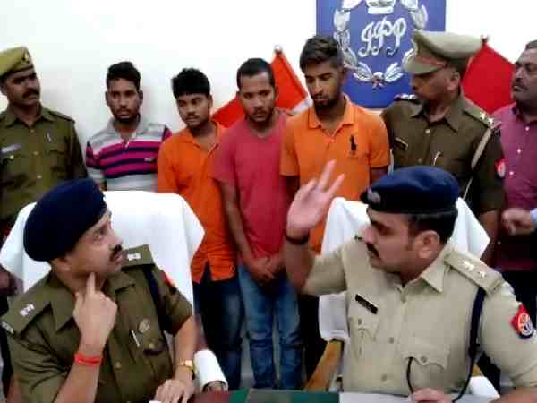 यूपी: पेट्रोल पंप पर पैसे देख ट्रक क्लीनर की नियत हुई खराब, साथियों सग लूट की वारदात को दिया अंजाम यूपी: पेट्रोल पंप पर पैसे देख ट्रक क्लीनर की नियत हुई खराब, साथियों सग लूट की वारदात को दिया अंजाम