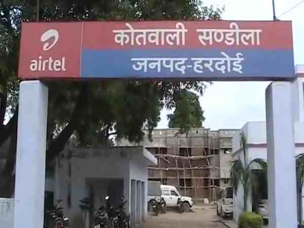 यूपी: मामूली बहस में बेटे ने पिता की बांके से गला रेतकर की हत्या, जांच में जुटी पुलिस, वीडियो यूपी: मामूली बहस में बेटे ने पिता की बांके से गला रेतकर की हत्या, जांच में जुटी पुलिस, वीडियो