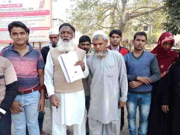 यूपी: पैसे कमाने के लिए विदेश जाकर बुरे फंसे भारतीय, वेल्डिंग के बदले कराया जा रहा है ये काम यूपी: पैसे कमाने के लिए विदेश जाकर बुरे फंसे भारतीय, वेल्डिंग के बदले कराया जा रहा है ये काम