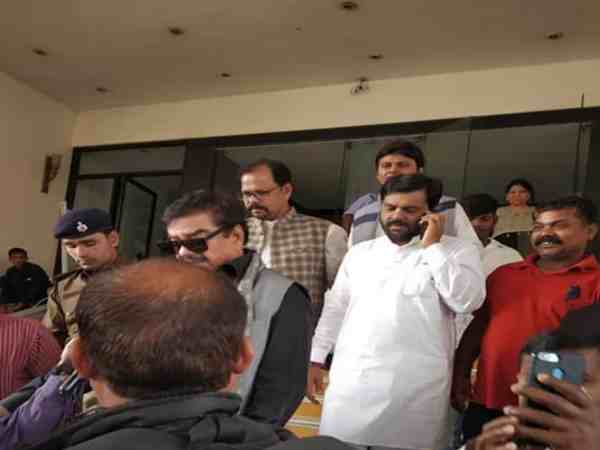 यूपी: शत्रुघ्न सिन्हा का भाजपा पर तीखा हमला, कहा- अगर सच बोलना बगावत है तो मैं बागी हूं यूपी: शत्रुघ्न सिन्हा का भाजपा पर तीखा हमला, कहा- अगर सच बोलना बगावत है तो मैं बागी हूं