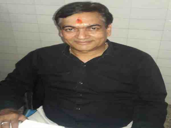 यूपी: सीएमस के खिलाफ शिकायत करने डीएम के पास पहुंची नर्सें, कहा- सीएमस करता है हमारा शोषण यूपी: सीएमस के खिलाफ शिकायत करने डीएम के पास पहुंची नर्सें, कहा- सीएमस करता है हमारा शोषण