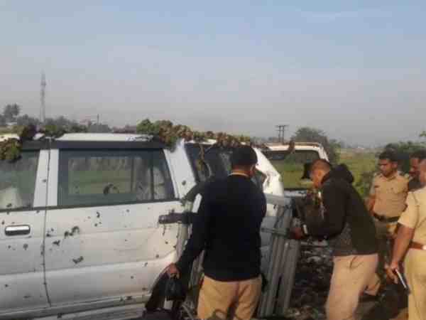 महाराष्ट्र: भगवान के दर्शन कर लौट रहा परिवार हुआ सड़क हादसे का शिकार, 4 की मौत दो घायल महाराष्ट्र: भगवान के दर्शन कर लौट रहा परिवार हुआ सड़क हादसे का शिकार, 4 की मौत दो घायल
