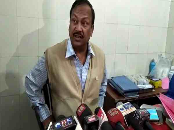 यूपी: इंजेक्शन लगाने के बाद 11 स्कूली बच्चों की हालत हुई खराब, सिर चकराने और उल्टी की थी शिकायत यूपी: इंजेक्शन लगाने के बाद 11 स्कूली बच्चों की हालत हुई खराब, सिर चकराने और उल्टी की थी शिकायत