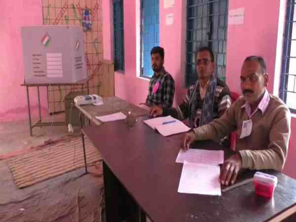 मध्य प्रदेश: गांव की बदहाली दूर नहीं हुई तो मतदाताओं ने किया चुनाव का बहिष्कार, नहीं डाला एक भी वोट मध्य प्रदेश: गांव की बदहाली दूर नहीं हुई तो मतदाताओं ने किया चुनाव का बहिष्कार, नहीं डाला एक भी वोट