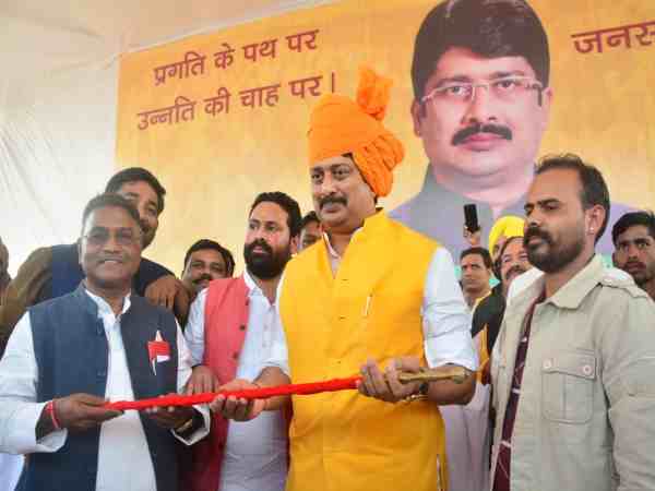 लखनऊ में आयोजित राजा भैया की रैली में पहुंची भारी भीड़, हो सकता है जनसत्ता पार्टी का ऐलान? लखनऊ में आयोजित राजा भैया की रैली में पहुंची भारी भीड़, हो सकता है जनसत्ता पार्टी का ऐलान?