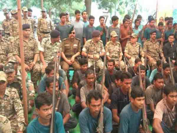 छत्तीसगढ़: चुनावों से पहले 62 इनामी नक्सलियों ने किया आत्मसमर्पण, कहा- खो दिया अनमोल समय छत्तीसगढ़: चुनावों से पहले 62 इनामी नक्सलियों ने किया आत्मसमर्पण, कहा- खो दिया अनमोल समय