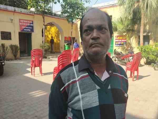यूपी: स्कूल जाते समय मनचले ने नाबालिग को जबरन कार में बिठा की छेड़छाड़, परिवार ने लगाया आरोप यूपी: स्कूल जाते समय मनचले ने नाबालिग को जबरन कार में बिठा की छेड़छाड़, परिवार ने लगाया आरोप
