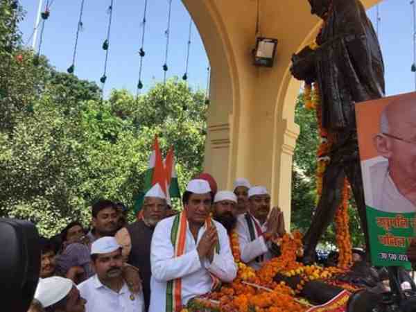 यूपी: एमपी-एमएलए कोर्ट ने राज बब्बर के खिलाफ जारी किया गैर जमानती वारंट यूपी: एमपी-एमएलए कोर्ट ने राज बब्बर के खिलाफ जारी किया गैर जमानती वारंट