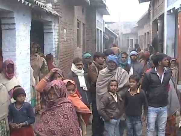 यूपी: मामूली बहस में बेटे ने पिता की बांके से गला रेतकर की हत्या, जांच में जुटी पुलिस, वीडियो यूपी: मामूली बहस में बेटे ने पिता की बांके से गला रेतकर की हत्या, जांच में जुटी पुलिस, वीडियो