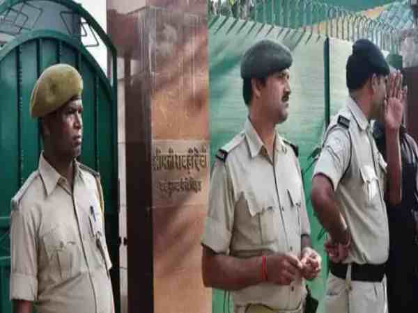 बिहार: छठ पर्व पर लालू के आशियाने पर पसरा सन्नाटा, राबड़ी बोलीं- दोनों बेटे होंगे साथ तो करूंगी पूजा बिहार: छठ पर्व पर लालू के आशियाने पर पसरा सन्नाटा, राबड़ी बोलीं- दोनों बेटे होंगे साथ तो करूंगी पूजा
