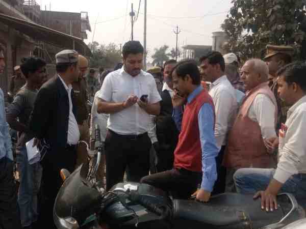 यूपी के इस गाव में भाजपा नेताओं के प्रवेश पर लगा बैन, पोस्टर पर लिखा कही ये बात यूपी के इस गाव में भाजपा नेताओं के प्रवेश पर लगा बैन, पोस्टर पर लिखा कही ये बात