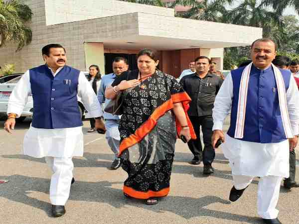 यूपी: अमेठी में लगा भाजपा नेताओं का जमावड़ा, राहुल गांधी को लेकर डिप्टी सीएम ने कही ये बड़ी बात यूपी: अमेठी में लगा भाजपा नेताओं का जमावड़ा, राहुल गांधी को लेकर डिप्टी सीएम ने कही ये बड़ी बात