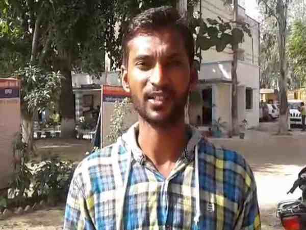 यूपी: कोर्ट के आदेश के बाद भी पुलिसवालों ने पीड़ितों को नहीं दी सुरक्षा, कहा- करेंगे आत्मदाह यूपी: कोर्ट के आदेश के बाद भी पुलिसवालों ने पीड़ितों को नहीं दी सुरक्षा, कहा- करेंगे आत्मदाह