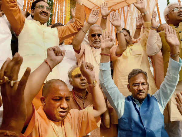 25 करोड़ के वाहन