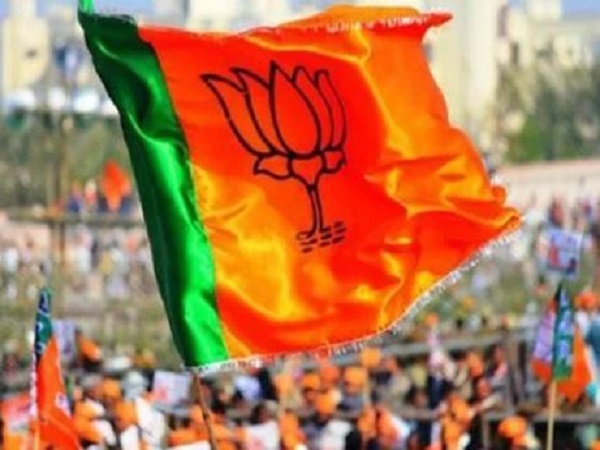 पीएम करते हैं बेटी बचाने की बात, नेता बाल विवाह का कर रहे समर्थन