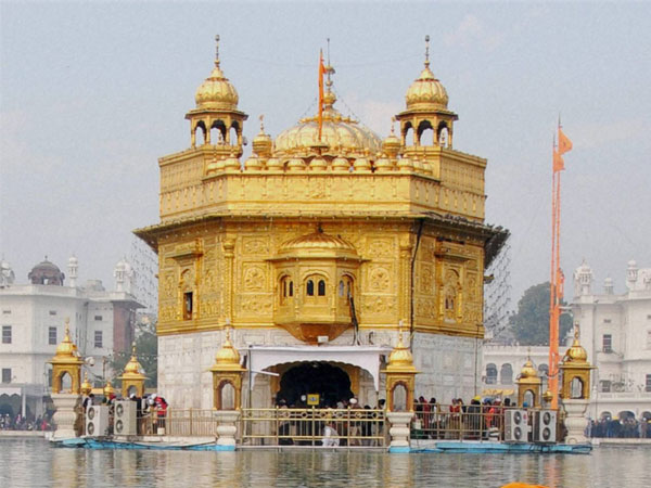 स्वर्ण मंदिर की तस्वीर वाला दिखाया मैट
