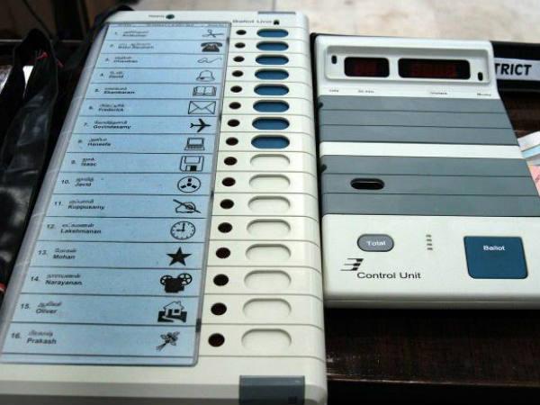 Chhattisgarh Assembly Elections 2018: EVM सुरक्षा को लेकर कांग्रेस ने HC में दायर की याचिका Chhattisgarh Assembly Elections 2018: EVM सुरक्षा को लेकर कांग्रेस ने HC में दायर की याचिका