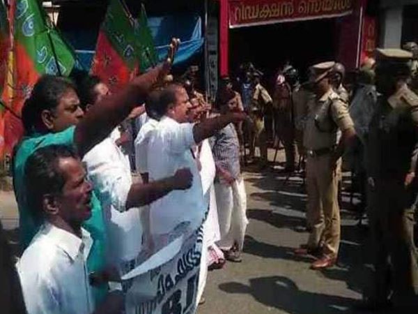 केरल: सबरीमाला पर बीजेपी का क्यों उड़ रहा मजाक? केरल: सबरीमाला पर बीजेपी का क्यों उड़ रहा मजाक?