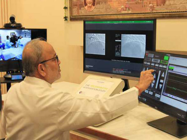Gujarat Doctor Makes History, Performs Worlds 1st Robotic Heart Surgery 30 km Away from Patient Gujarat Doctor Makes History, Performs Worlds 1st Robotic Heart Surgery 30 km Away from Patient